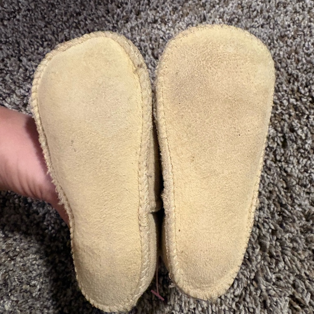 UGG Fluffy Cream Baby Booties - Picture 3 of 3